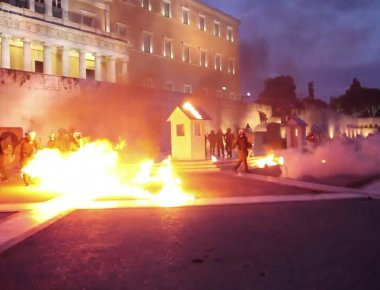 Οι αναρχικοί «σήκωσαν» βίντεο από τα επεισόδια στη Βουλή